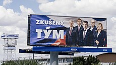 Hnutí ANO vsadilo na osvdené tváe. Vedle pedsedy Andreje Babie stojí i...