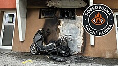 Po�ár motocyklu ve �romov� ulici v Brn� na konci kv�tna 2025.  Logo Dobrovolné...