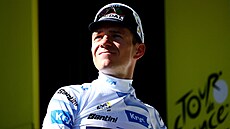 Remco Evenepoel v dresu pro nejlepího mladého závodníka.