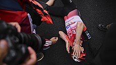 Thymen Arensman vstebává ivotní vítzství ve 14. etap Tour de France.