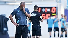 Kou� Teplic Zdenko Fr�ala smutní po nepovedené druhé p�li utkání se Zlínem.