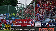 Hrái Zbrojovky se radují z druhého gólu v eských Budjovicích pod kotlem...