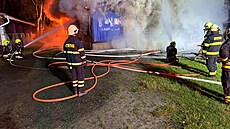 U Máchova jezera v Doksech na �eskolipsku vyho�ela oblíbená restaurace Bílý...