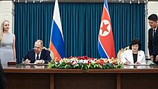 Ruský ministr zahrani�í Sergej Lavrov na náv�t�v� KLDR se severokorejskou...