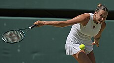 Bloruska Aryna Sabalenková bhem semifinále Wimbledonu
