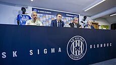Zleva trenér Tomá Janotka, pedseda pedstavenstva SK Sigma Olomouc Ondej...