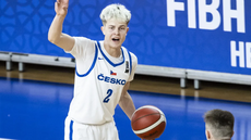 Sebastian Kemen diriguje útok.