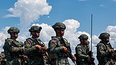 Filipíntí vojáci na spoleném americko-filipínském cviení (3. kvtna 2025)