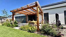 Pergola s posezením