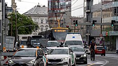 Rekonstrukce vozovky v ulici Plze�ská. (16. �ervence 2025)