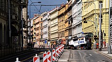 Rekonstrukce vozovky v ulici Plze�ská. (16. �ervence 2025)