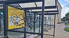 Zastávka u koly v Kunraticích 24 hodin po odstranní grafitti