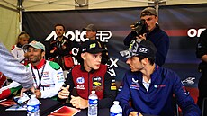 Filip Sala po boku dvojnásobného vítze kategorie Moto 2 Johanna Zarca...