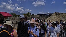 Turisté p�i náv�t�v� archeologického parku Pompeje v Itálii. (15. �ervence 2025)