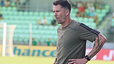 Trenér David Holoubek pi prvoligové premiée na lavice Dukly Praha.