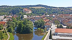 Z �eptouchovské skály je nejkrásn�j�í výhled na Lede� nad Sázavou. M�sto je...