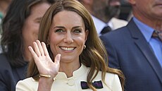 Princezna Kate pila v sobotu na Centre Court ve svtlém kostýmku a dokala se...