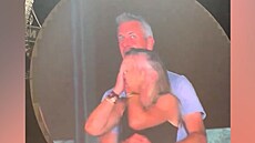 Kamera na koncert Coldplay odhalila nevru