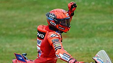 Marc Márquez se raduje z vítzství ve sprintu ve Velké cen Nmecka.