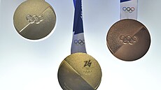 Sada medailí na zimní olympijské hry v Milánu a Cortin.
