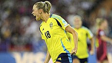 védka Fridolina Rolfová slaví gól do sít Nmecka na mistrovství Evropy.