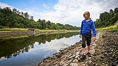 Nízký pr�tok odhalil i takzvané potahové stezky. Podél Vltavy jsou historické...