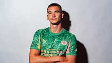 eský branká Matj Ková pózuje v dresu PSV Eindhoven.