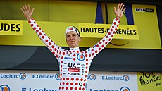 Tadej Pogaar v puntíkatém dresu po 13. etap Tour de France.