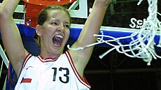 Eva Víteková slaví se síkou triumf na juniorském mistrovství svta 2001....