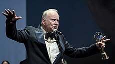 Stellan Skarsgård p�ebírá K�i��álový glóbus za mimo�ádný um�lecký p�ínos...