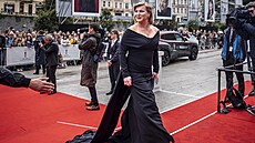 Lenka Krobotová na �erveném koberci zakon�ení festivalu (12. �ervence 2025)