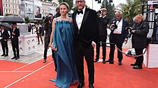 Darina a Kry�tof Muchovi na záv�re�ném �erveném koberci na KVIFF 2025.