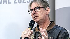 Re�isér Ji�í Strach b�hem debaty o svém novém filmu Lajf (10. �ervence 2025)