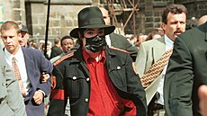 Michael Jackson p�i prohlídce Prahy (zá�í 1996)