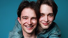 Jan Dlouhý a jeho dvoj�e Ji�í Dlouhý. S herectvím za�ínali v M�stském divadle...