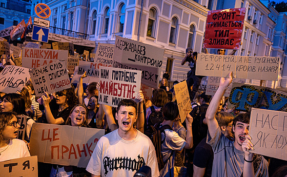 V ulicích Kyjeva se protestovalo proti zákonu omezujícím nezávislost...