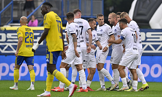 Hrá�i Slovácka slaví vyrovnání v derby se Zlínem.