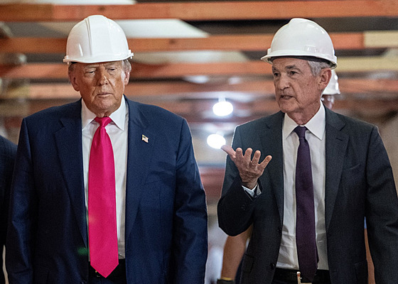 Zna�n� rozlad�ný americký prezident Donald Trump p�i setkání s p�edsedou...