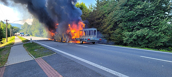 V nedli dopoledne na silnici I/11 v obci Ropice na Frýdecko-Místecku vplynul...