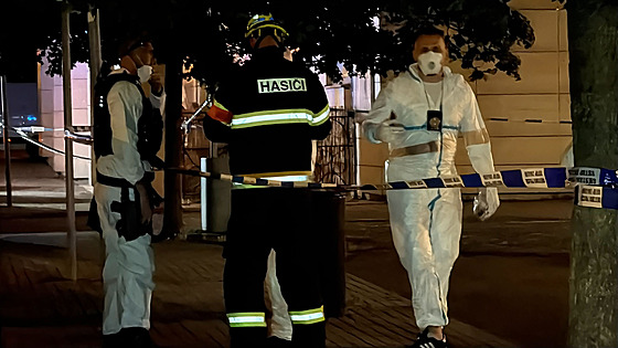 Záchraná�i prov��ují u 80 cizinc� v Roztokách u Prahy, zda mají meningitidu...