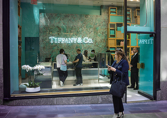 Obchod klenotnictví Tiffany & Co. v Rockefellerov centru v New Yorku (20. záí...