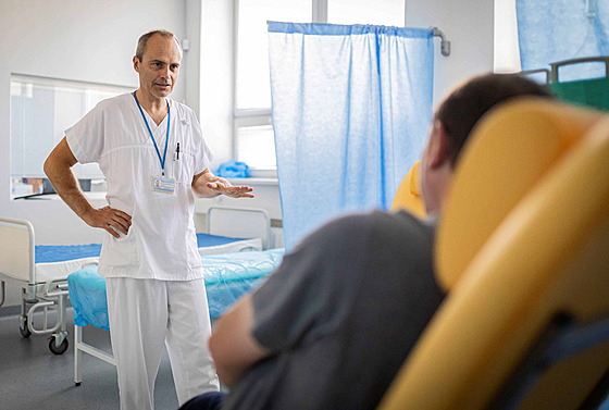 Primá zlínské nemocnice Tomá Gabrhelík má na starosti ambulanci léby...