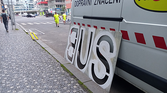 Nové znaení na zaátku Plzeské u Andla zahrnuje obnovení zalých pechod...