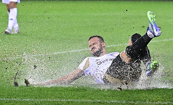 Luká� Haraslín ze Sparty na h�i�ti v Aktobe