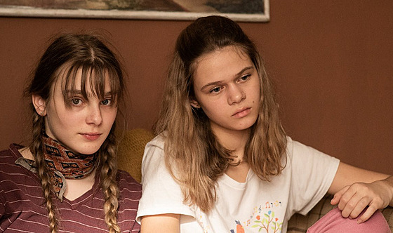 Kate�ina Falbrová a Maya Kintera ve filmu Sbormistr (2025)