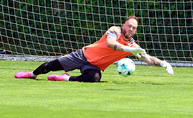 Legia je polský gigant, má obrovskou kvalitu, říká ostravský brankář Holec
