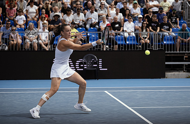 Tenis ONLINE: Semifinálové derby v Praze. Valentová soupeří s Bouzkovou