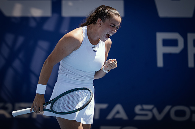 Valentová, Bouzková a Siniaková jsou v Praze ve čtvrtfinále. Hrají i další Češky