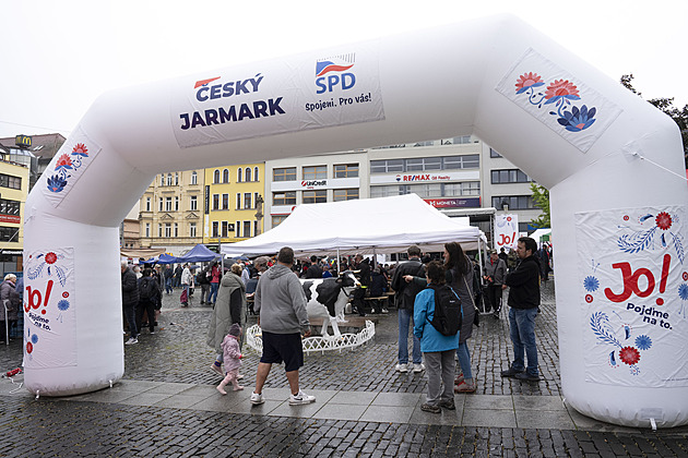 Jarmarky za miliony, statisíce pro Pazderkovou. Za co strany platí v kampani