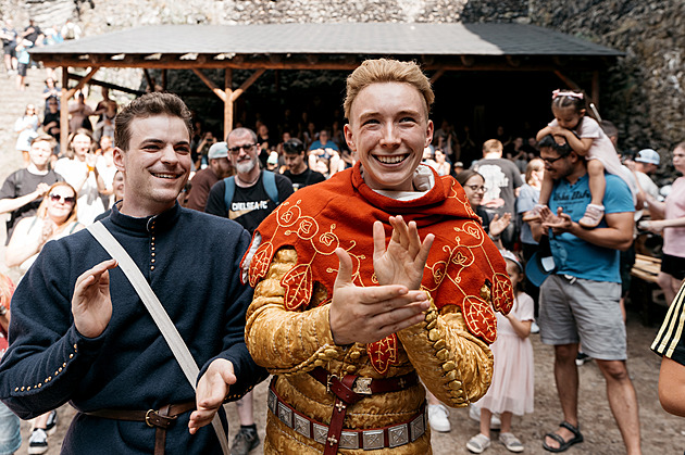 Zvedli se od počítačů a vyrazili na hrad. Fanoušci Kingdom Come vyprodali Trosky